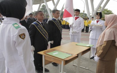 Mengukuhkan Amanah, Menyambut Harapan: Pelantikan OSIS/MPK SMAN Pintar 2025/2026